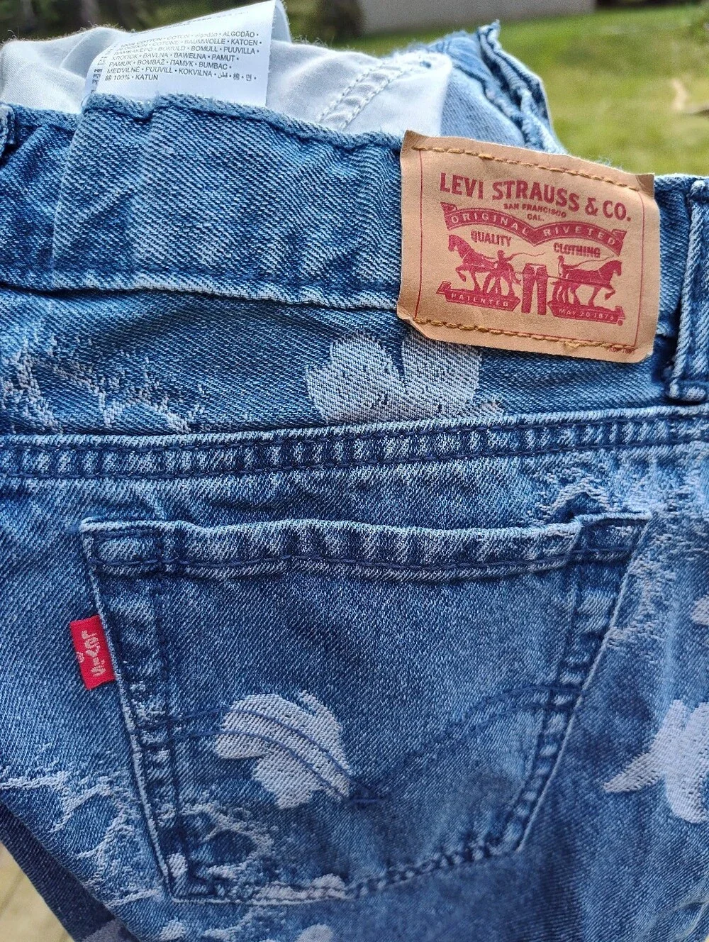 Levi's Big Girls Sz 14 Wide Leg Blue Jeans Butterfly Flower Jacquard 28